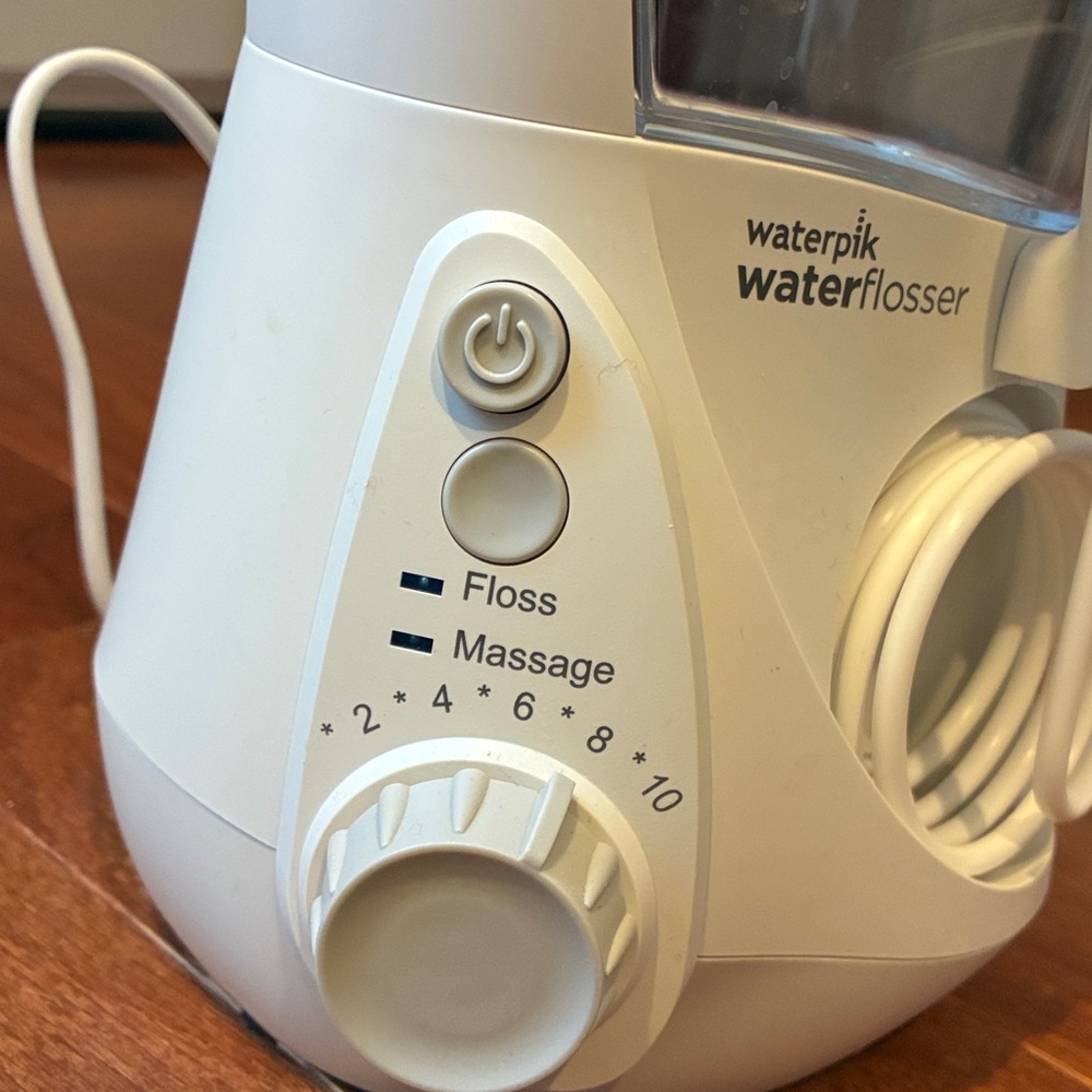 Waterpik Water Flosser in White - used 3 times - Picture 6 of 8